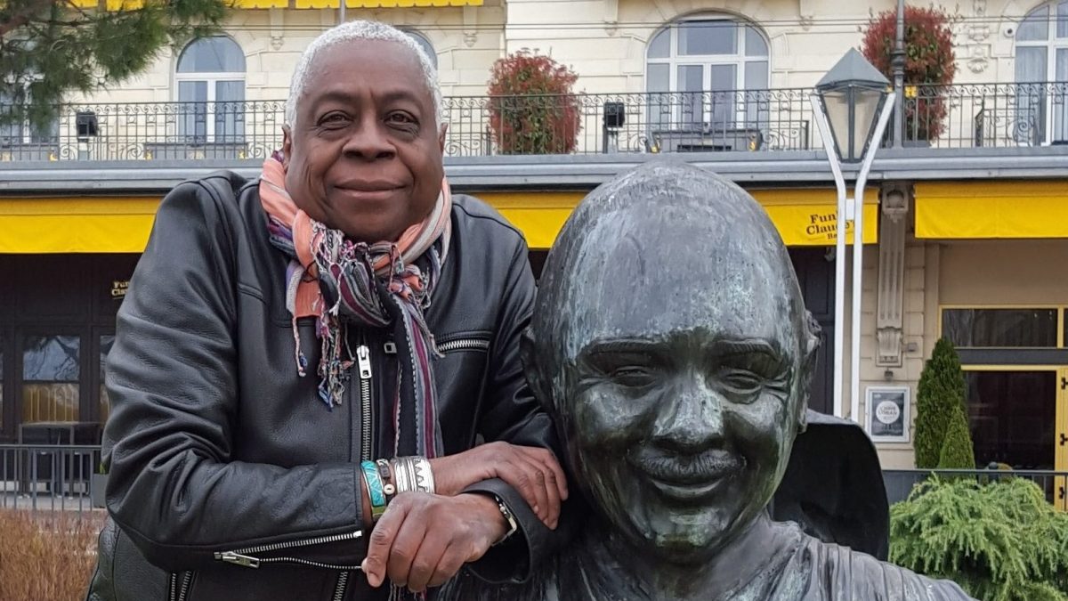 Ron Craig standing beside the Quincy Jones statue